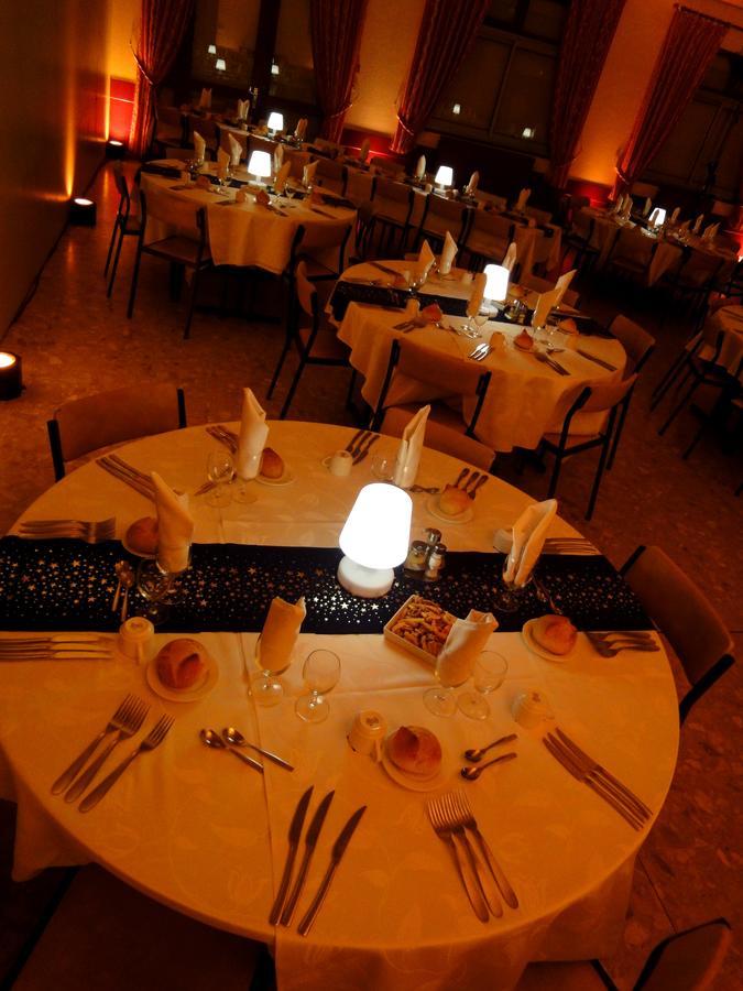 Hotel Restaurant La Grenouillere Vitré Eksteriør billede